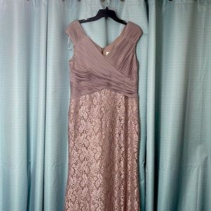 Eliza J elegant gray long dress. Size: 14. Never worn.